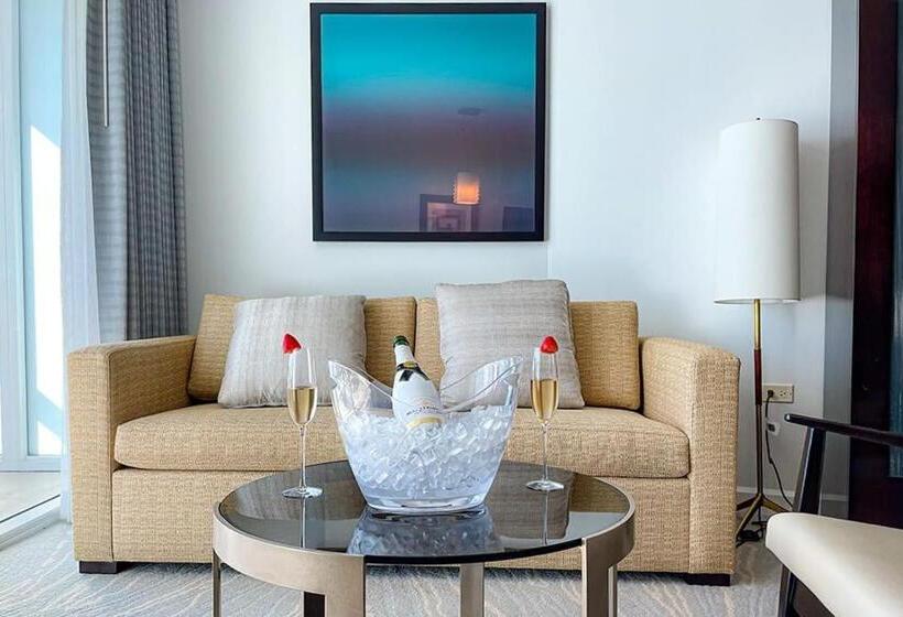 הוסטל Fontainebleau Resort Balcony W Ocean And City View