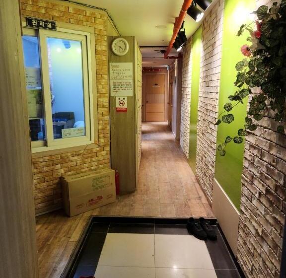 הוסטל Halla Livingtel