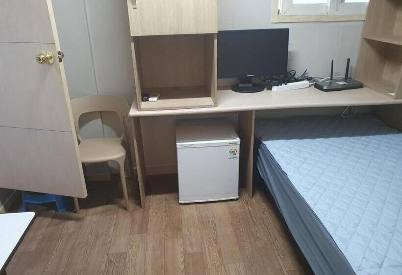 הוסטל Halla Livingtel