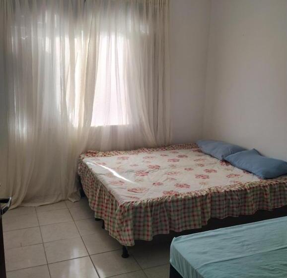 هاستل Pousada Family