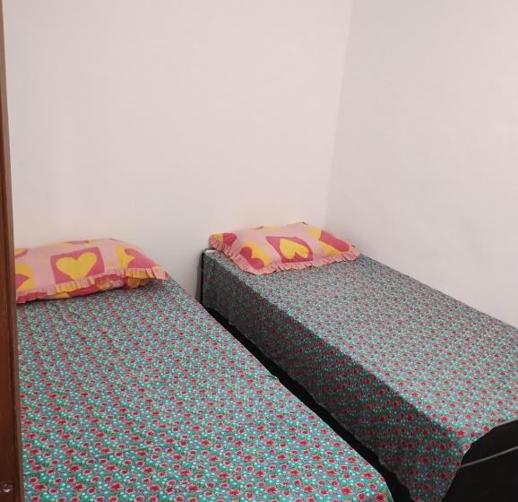 הוסטל Pousada Family