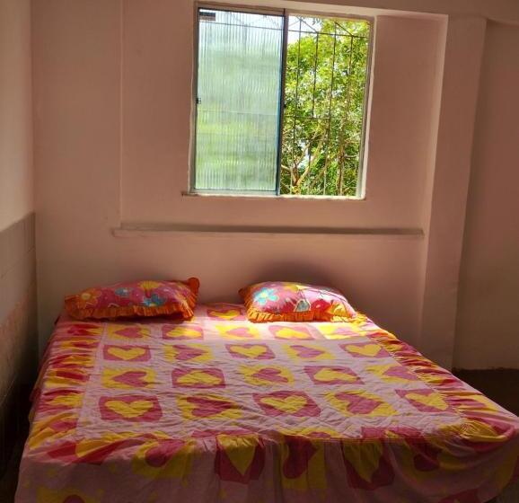 הוסטל Pousada Family