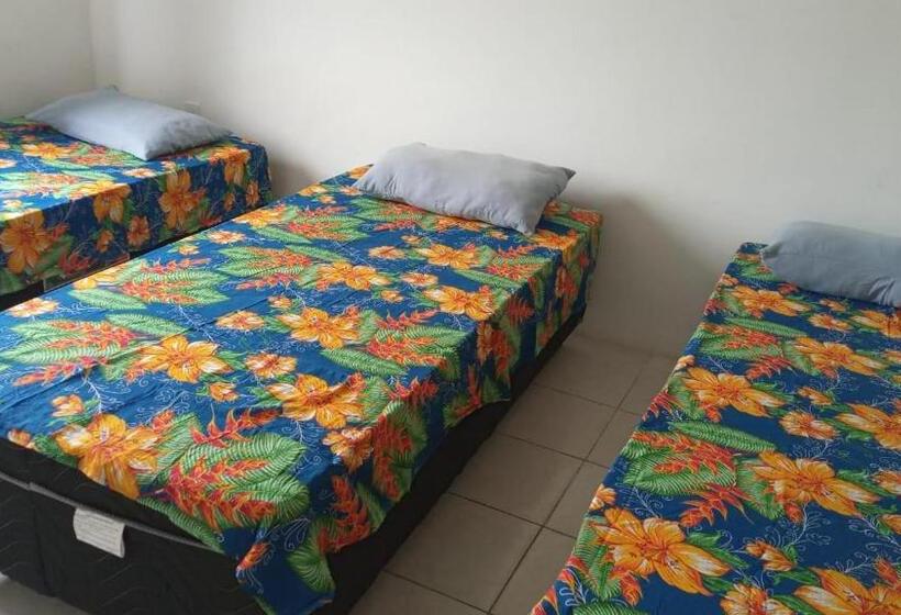 هاستل Pousada Family