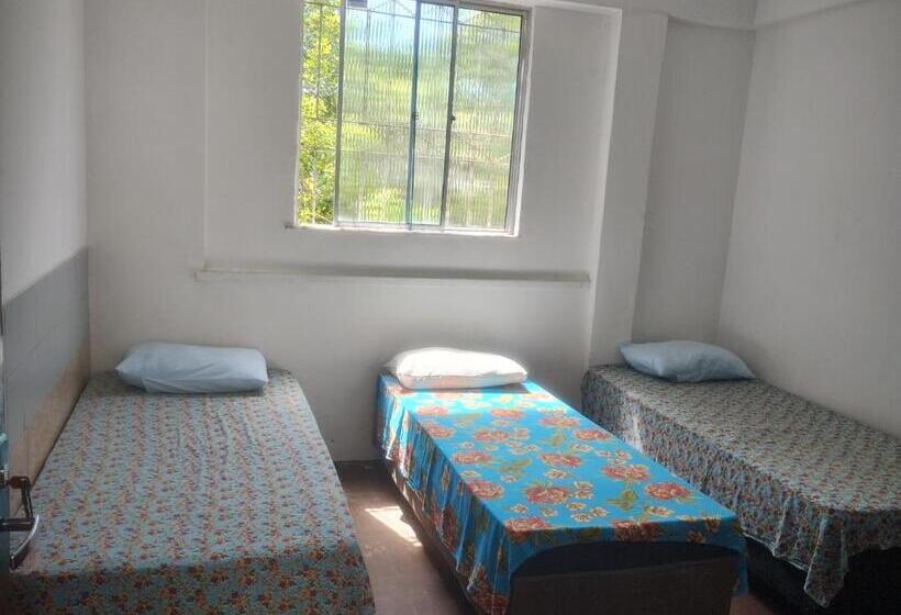 הוסטל Pousada Family