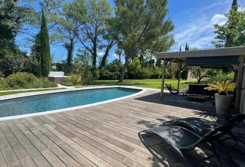 B&b Chambre D Hôtes Gai Félibre Avec Piscine Et Jacuzzi