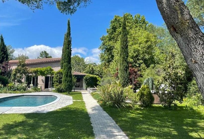 B&b Chambre D Hôtes Gai Félibre Avec Piscine Et Jacuzzi
