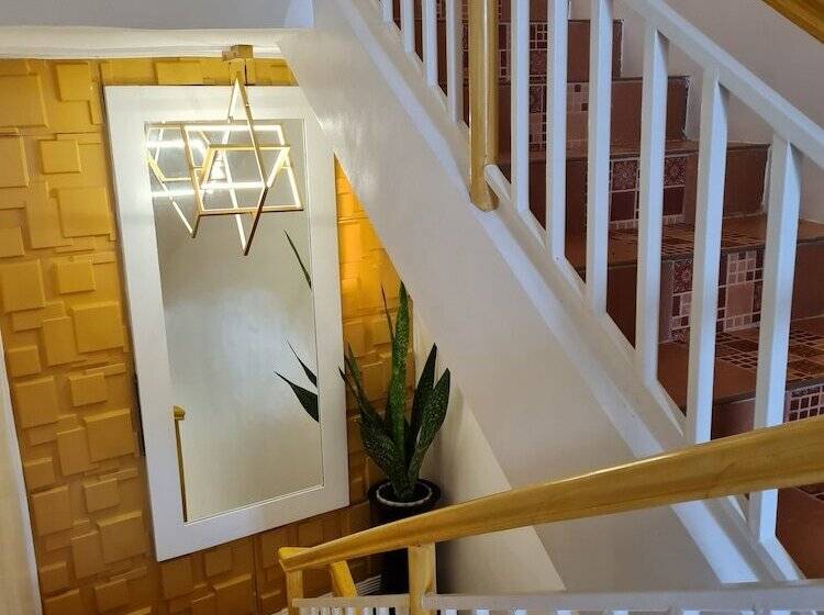 تختخواب و صبحانه Pressie By Sms Hospitality