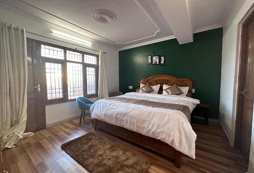 ベッドアンドブレックファースト The Misty Pines Inn