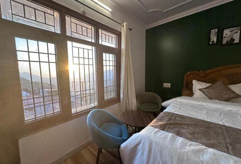 ベッドアンドブレックファースト The Misty Pines Inn