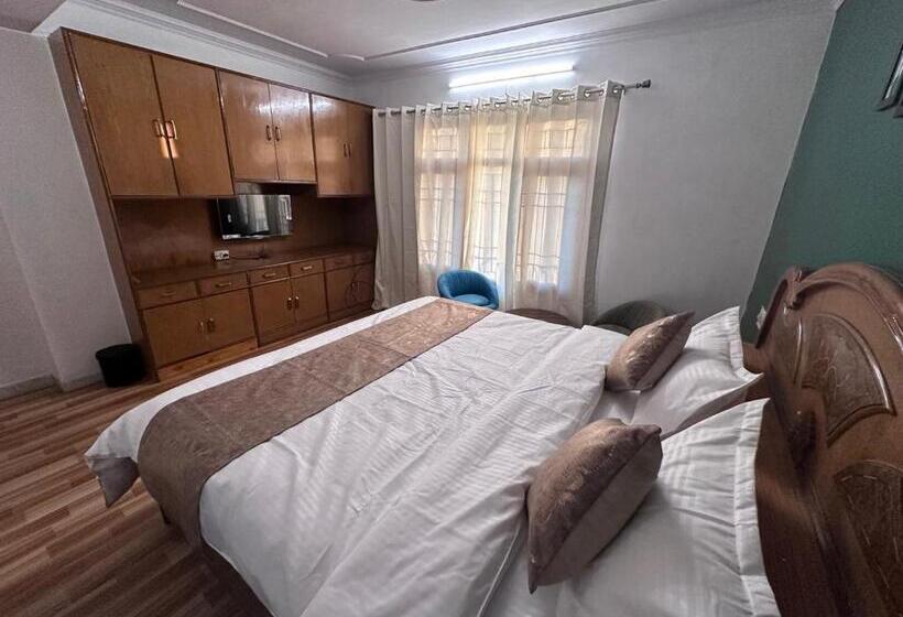 ベッドアンドブレックファースト The Misty Pines Inn