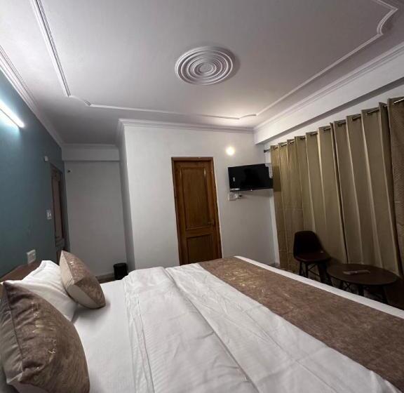 ベッドアンドブレックファースト The Misty Pines Inn