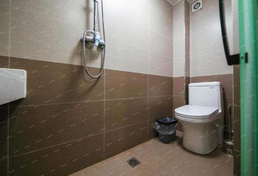 Colour Hotel   Nanchang West Railway Station