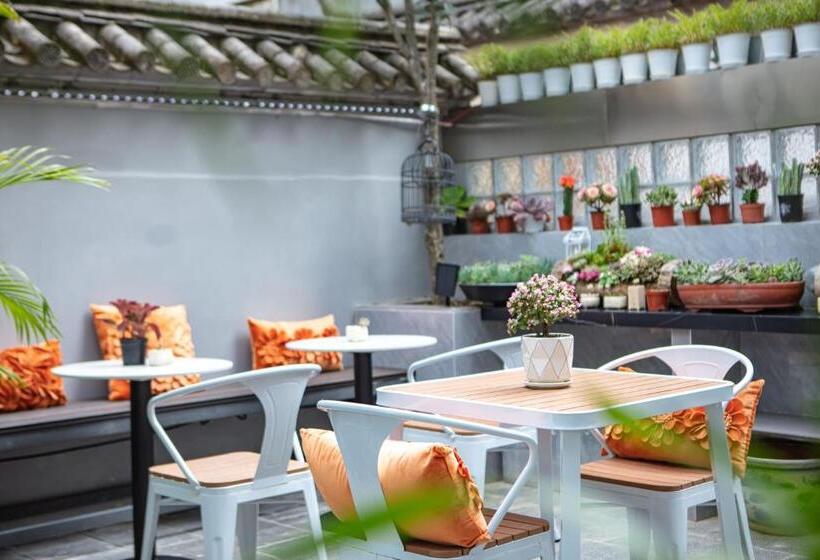 Dali Nurishop Hostel