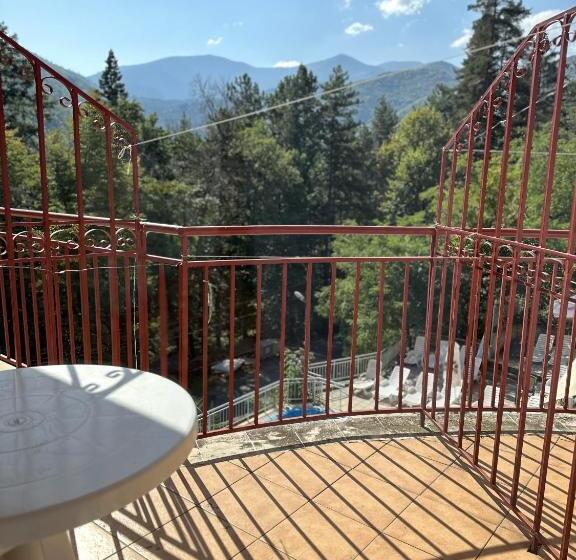 בית מלון כפרי хотел костенец