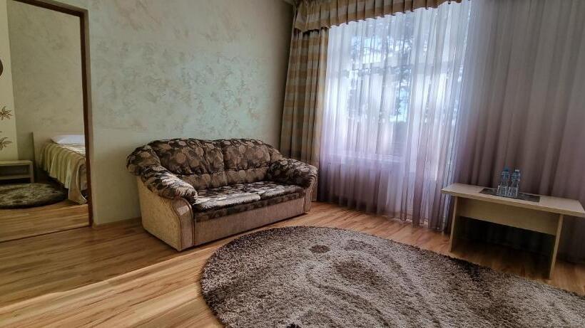 هتل готельно ресторанний комплекс три бобри