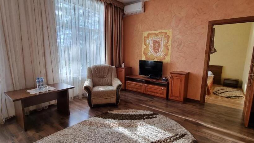 هتل готельно ресторанний комплекс три бобри