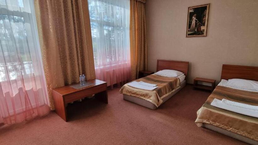 هتل готельно ресторанний комплекс три бобри