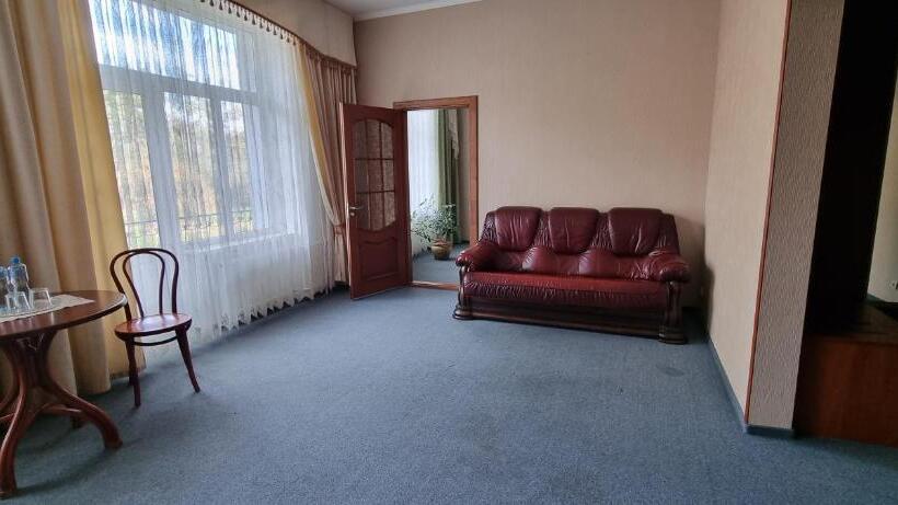 هتل готельно ресторанний комплекс три бобри