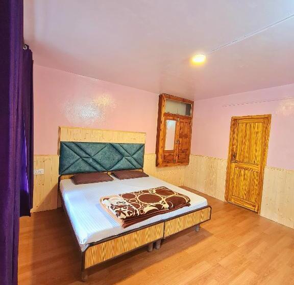 هتل Alpine Junkies