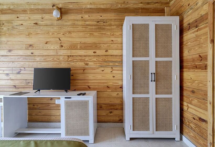 בית מלון כפרי Aralea Beach Resort By Stone Wood, Morjim