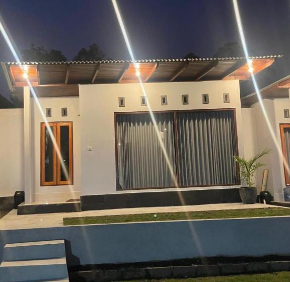 בית מלון כפרי Batur Holiday