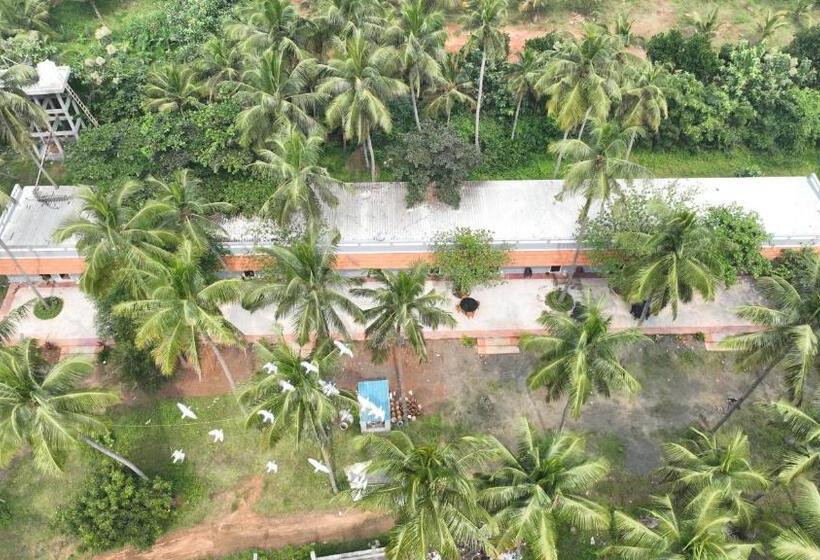 בית מלון כפרי Brindavanam Resort