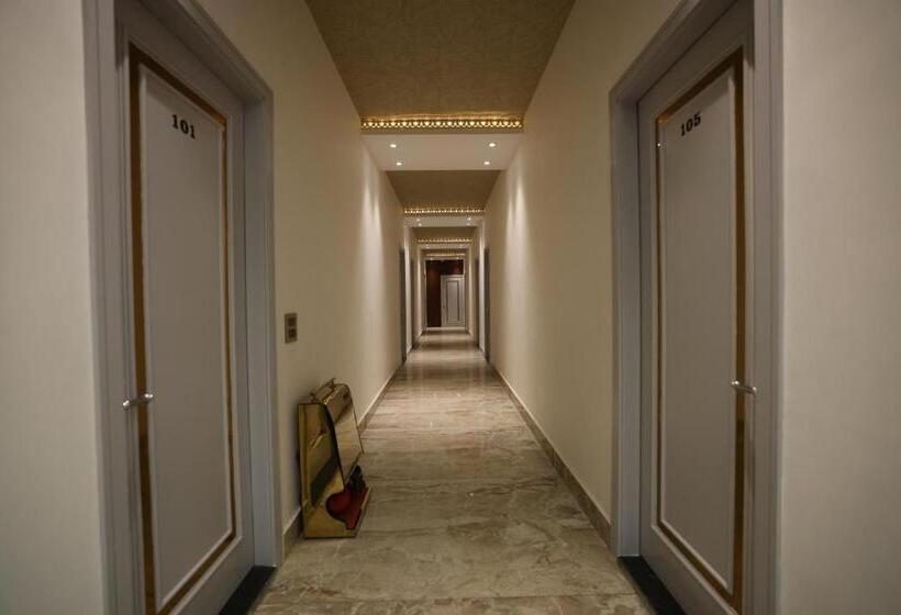 ホテル Burney Palace