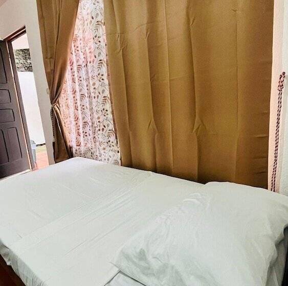 מלון כמוסות Hostal Nuevo Arenal Downtown, Private Rooms With Bathroom