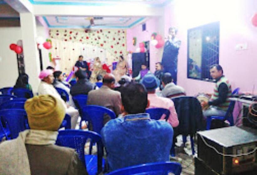 בית מלון כפרי Durga Palace,chapra