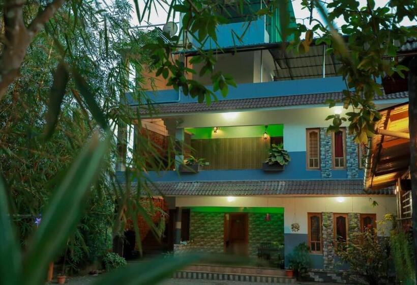 호텔 Edakkal Home Stay