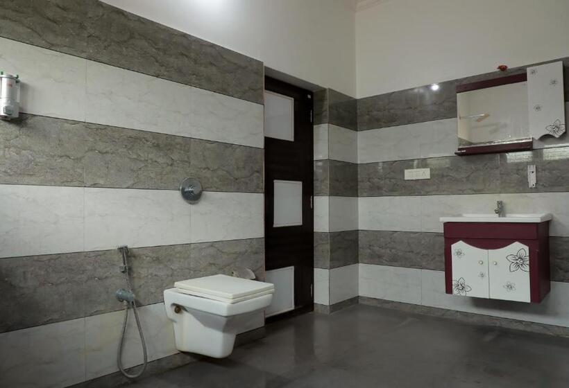 호텔 Edakkal Home Stay