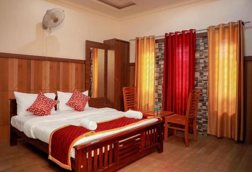 호텔 Edakkal Home Stay