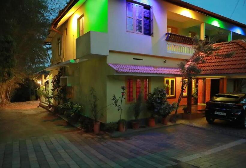 호텔 Edakkal Home Stay