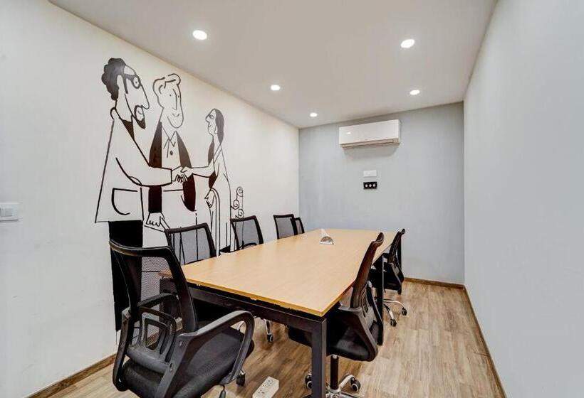 هتل Townhouse 1123 Four Season