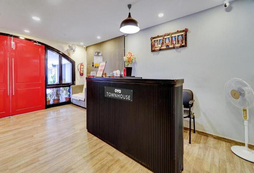 هتل Townhouse 1123 Four Season