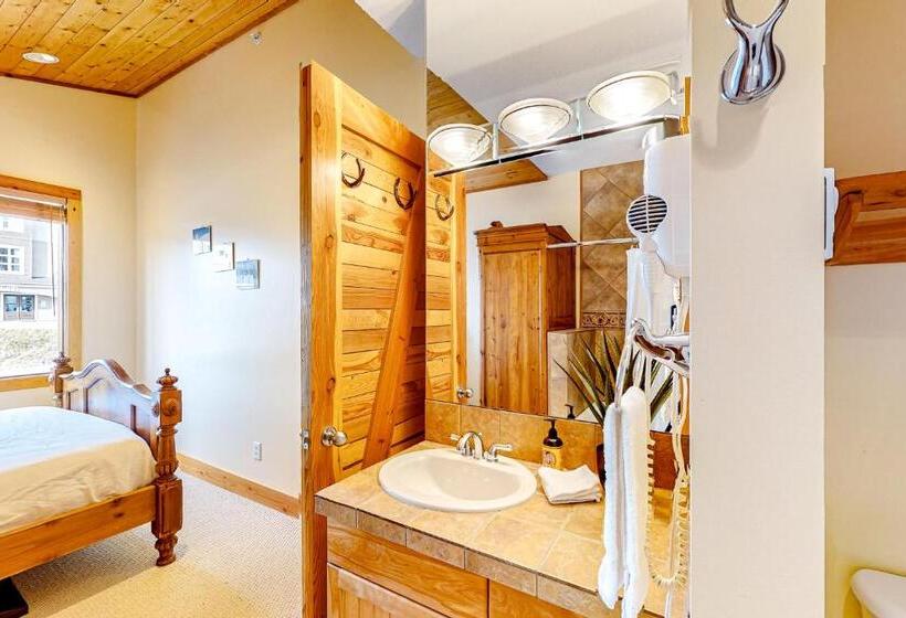 בית מלון כפרי Grizzly Lodge 306