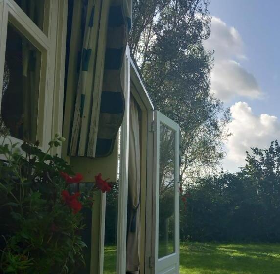 בית מלון כפרי Home Bij Zee