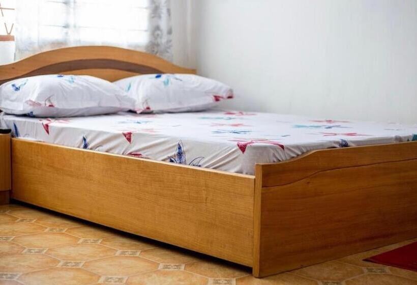 בית מלון כפרי J In G Retreat Center