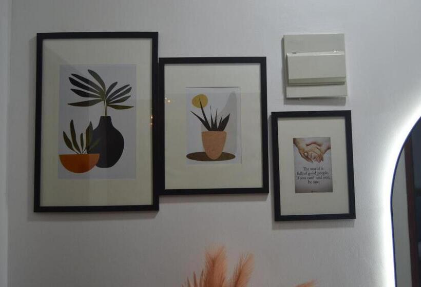 هتل Lovana Apartments And