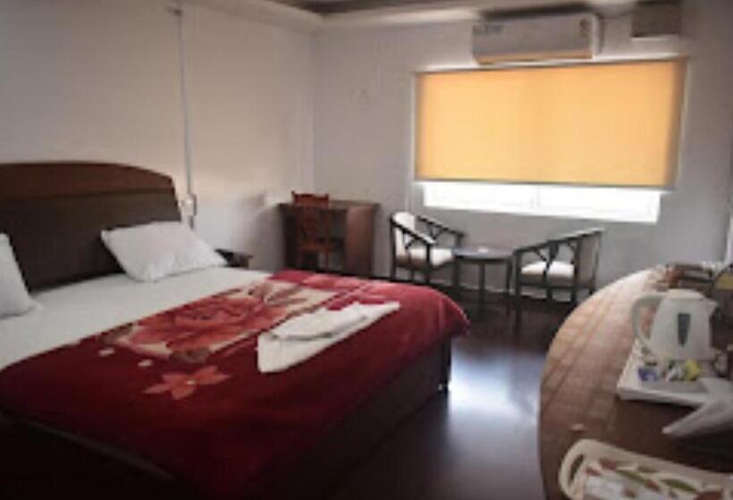 호텔 Midway & Zaika Restaurant Bihar