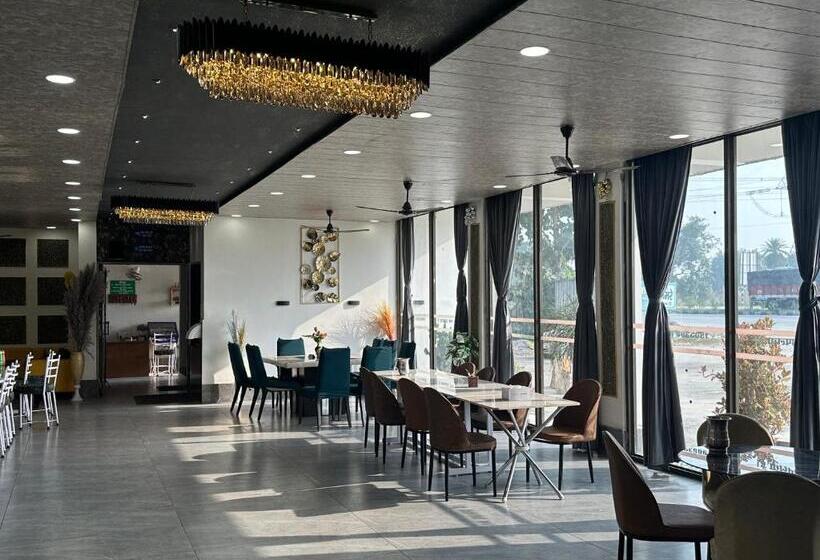 Отель Nasheman &