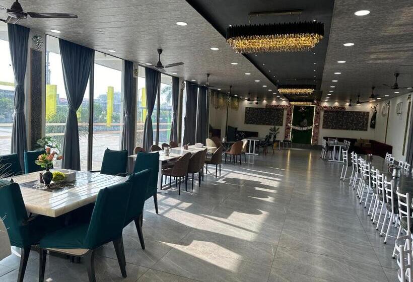 Отель Nasheman &