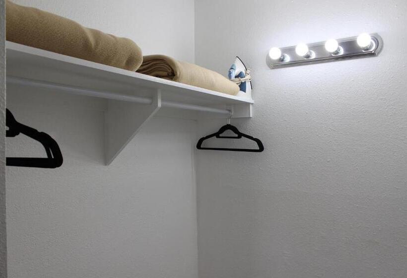 酒店 Premium Rooms By Midtown Inn