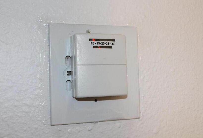 酒店 Premium Rooms By Midtown Inn