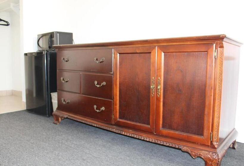 酒店 Premium Rooms By Midtown Inn