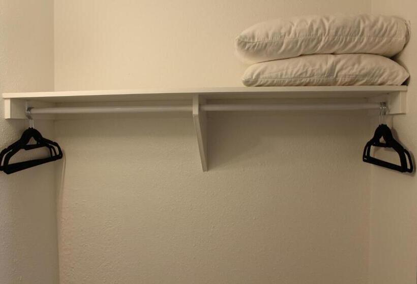 酒店 Premium Rooms By Midtown Inn