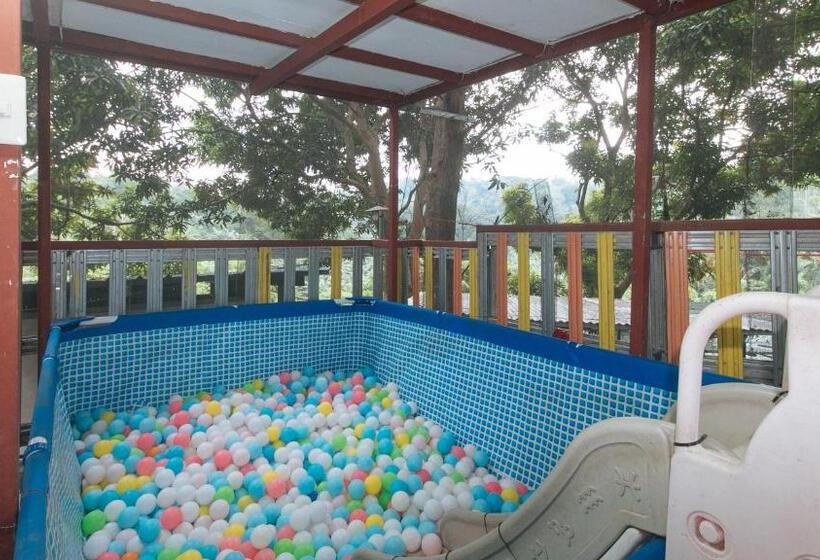 هتل Reddoorz @ Cristina S Hideaway Resort Tanay