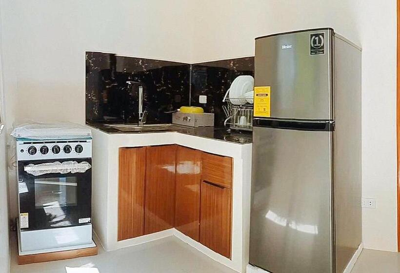 בית מלון כפרי Reddoorz @ Lm Apartelle Boracay