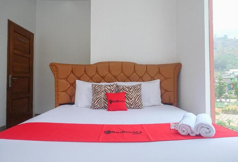 فندق Reddoorz Syariah Near Gerbang Dieng 2