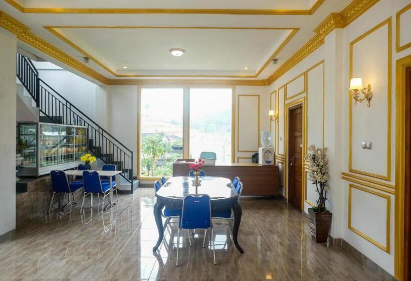 فندق Reddoorz Syariah Near Gerbang Dieng 2